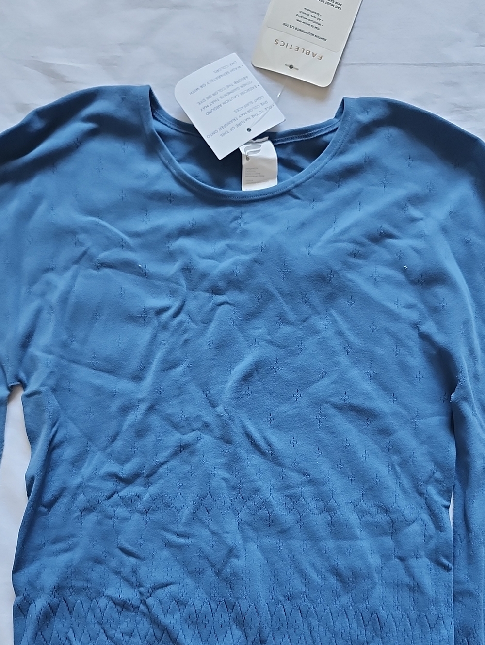 Fabletics Slate Blue Seamless Long Sleeve Crop Workout Top Thumbholes Size S NWT - Picture 3 of 8